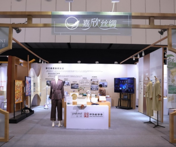 4118云顶集团丝绸亮相首届浙江省汗青经典产业展