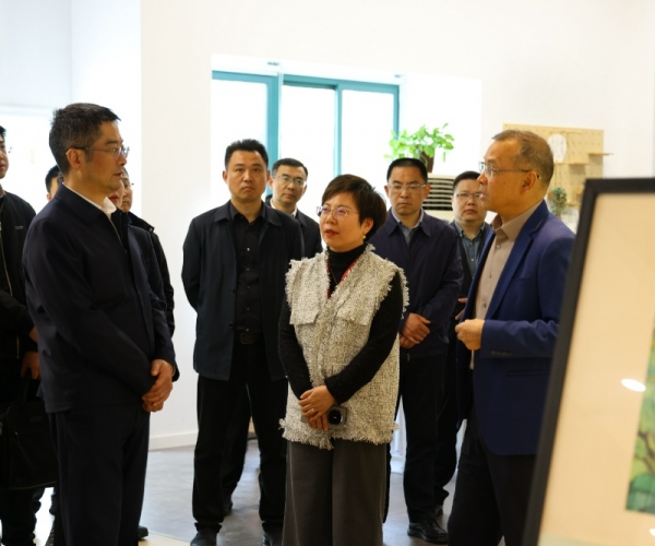 许幼月市长一行莅临4118云顶集团丝绸调研领导  赋能老字号与丝绸产业高质量发展